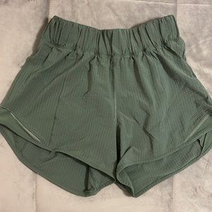 Lululemon high rise seersucker Hotty hot short